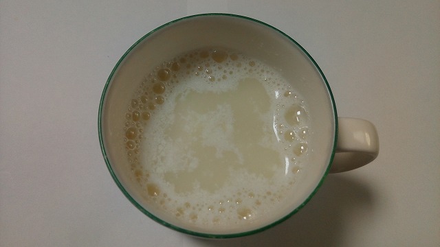 牛乳と楽しむカルピスホット