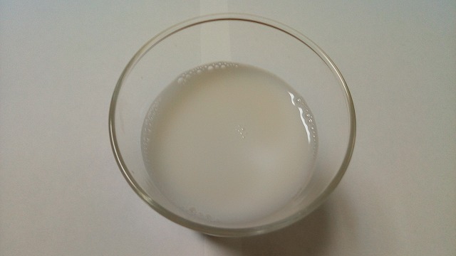 牛乳と楽しむカルピス水割り