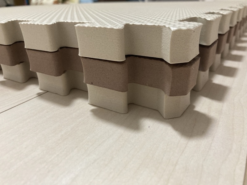 フローリング 布団 下に敷くもの ジョイントマット